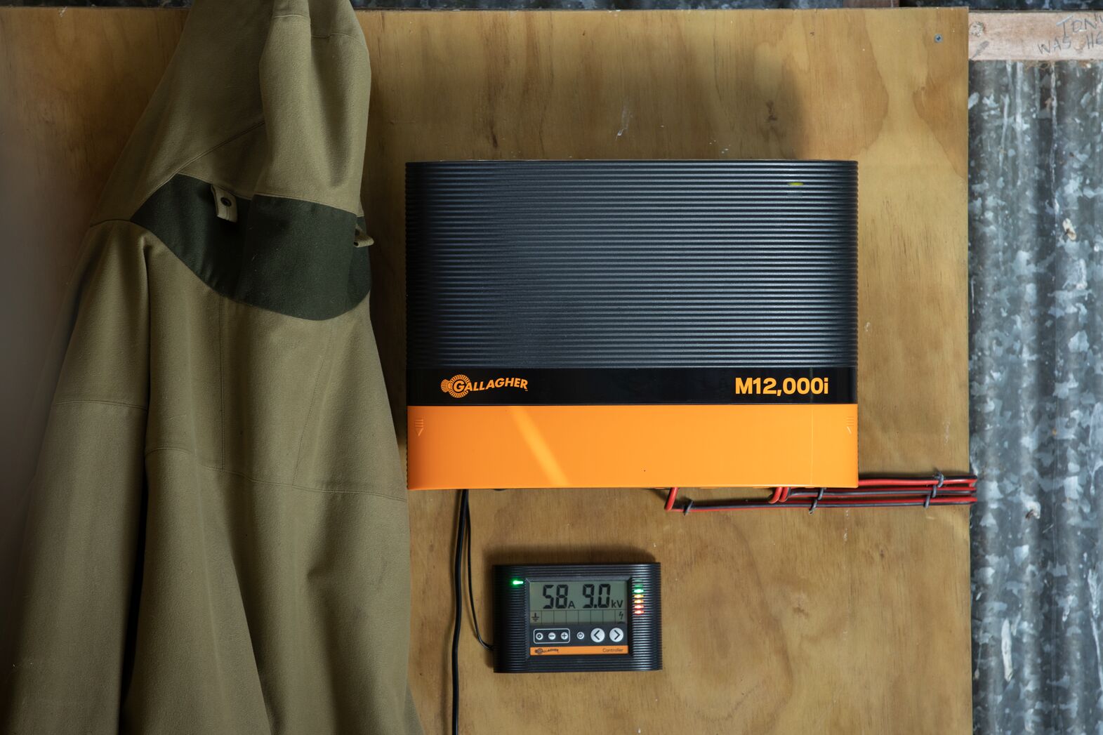 G379 M12000i Energizer Bill Garland-9751-General Purpose M12000i Energizer in shed