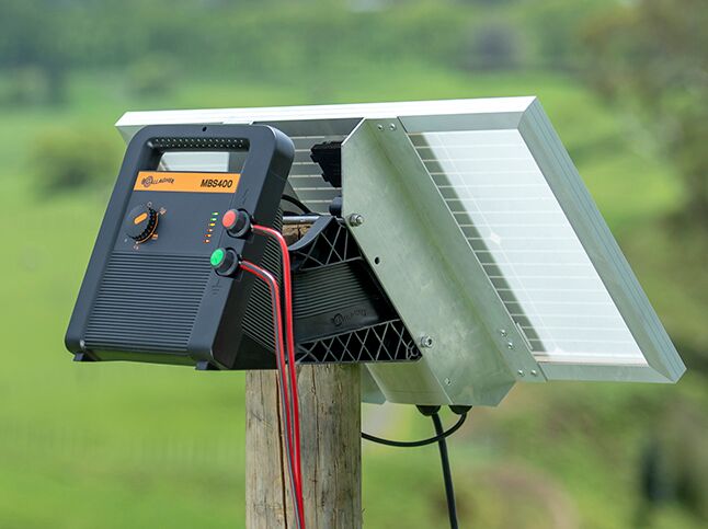 G390 MBS400 Multi Powered Fence Energizer insitu -General Purpose Gallagher MBS400 Multi-Powered Energizer