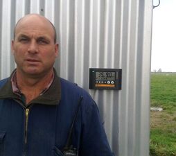 SITECORE-m5800i-and-dave-j-shoulders-General Purpose Case Study M5800i hard to beat on farm