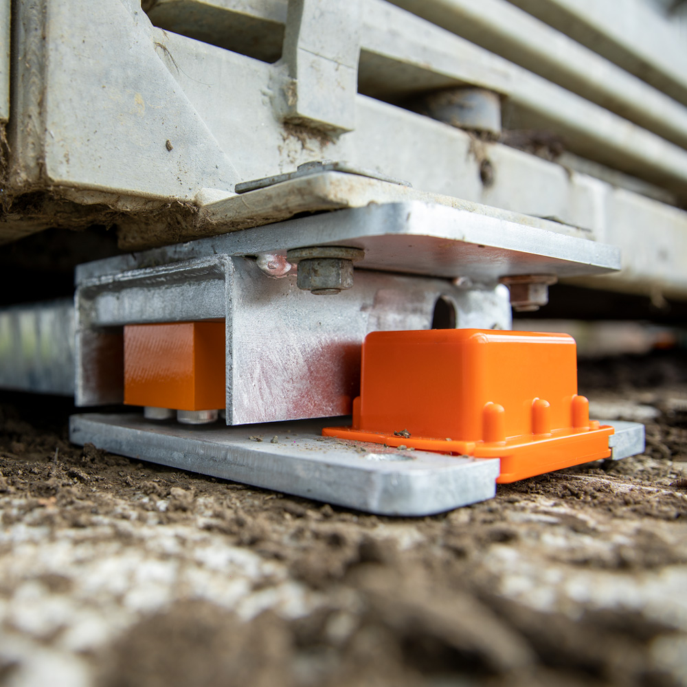 close up of Gallagher Wireless Loadbars