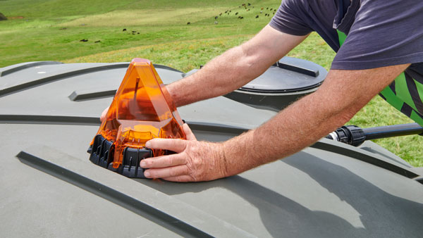 Instalação do sistema de monitoramento de líquidos por satélite